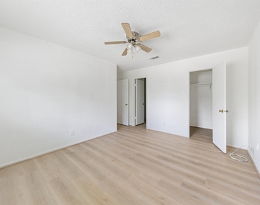 700 Lyle W Avenue - Photo Thumbnail 12