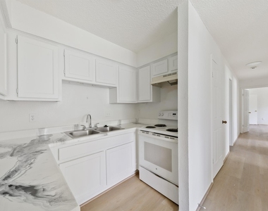 700 Lyle W Avenue - Photo Thumbnail 4