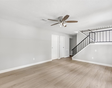 2108 W Lacey Oak Circle - Photo Thumbnail 13