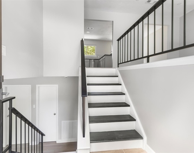 2108 W Lacey Oak Circle - Photo Thumbnail 10