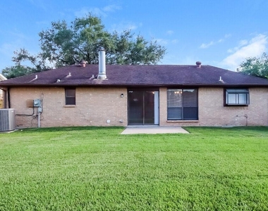 5014 Meadow Crest Street - Photo Thumbnail 13
