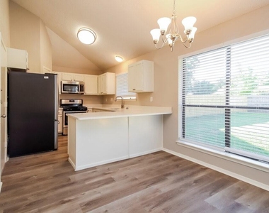 5014 Meadow Crest Street - Photo Thumbnail 3