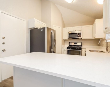 5014 Meadow Crest Street - Photo Thumbnail 5