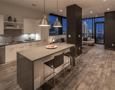 1211 Caroline Street - Photo Thumbnail 15