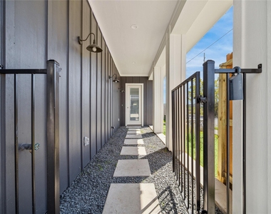 5237 Hillman Street - Photo Thumbnail 2