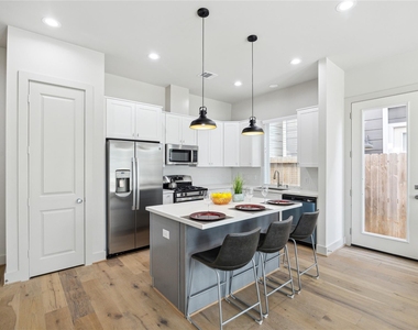 5237 Hillman Street - Photo Thumbnail 7