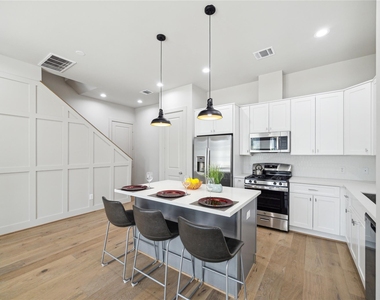 5237 Hillman Street - Photo Thumbnail 8