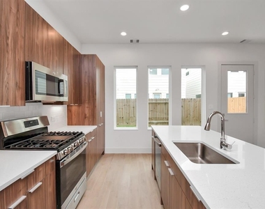 4407 Abaco Lane - Photo Thumbnail 3