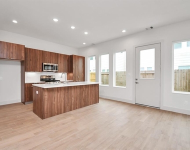 4407 Abaco Lane - Photo Thumbnail 7