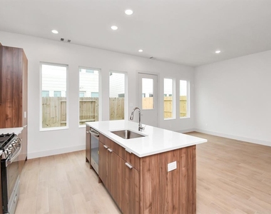 4407 Abaco Lane - Photo Thumbnail 6