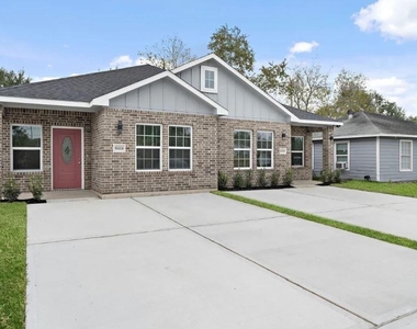 5222 Bataan Road - Photo Thumbnail 1