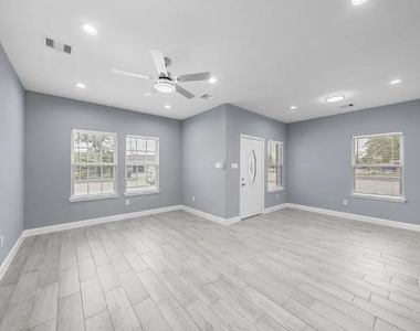 5222 Bataan Road - Photo Thumbnail 17