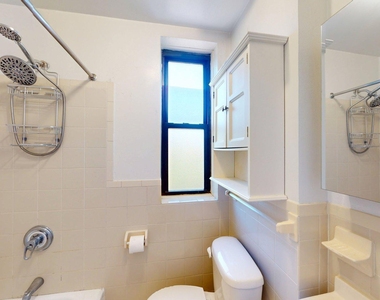 240 Waverly Place - Photo Thumbnail 2