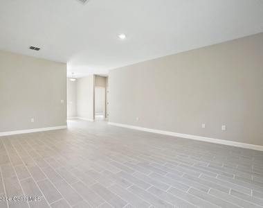 885 Talmadge Avenue Se - Photo Thumbnail 5