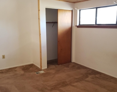 206 Pierce Avenue - Photo Thumbnail 5