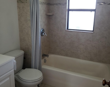 206 Pierce Avenue - Photo Thumbnail 7