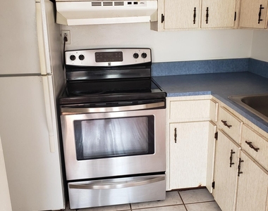 206 Pierce Avenue - Photo Thumbnail 3