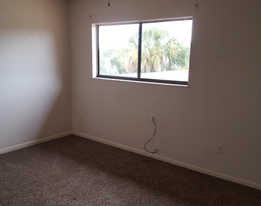 292 W Towne Place - Photo Thumbnail 5