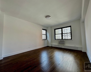 East 69 Street - Photo Thumbnail 2