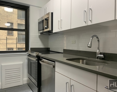 East 69 Street - Photo Thumbnail 5