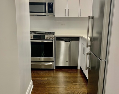 E 16 St - Photo Thumbnail 2