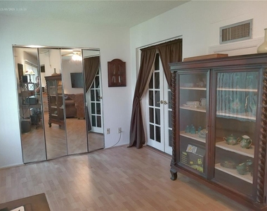 2361 Ecuadorian Way - Photo Thumbnail 40