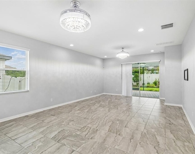11852 Gavin Lane - Photo Thumbnail 15