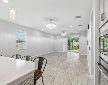 11852 Gavin Lane - Photo Thumbnail 14