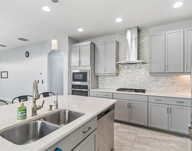 11852 Gavin Lane - Photo Thumbnail 10