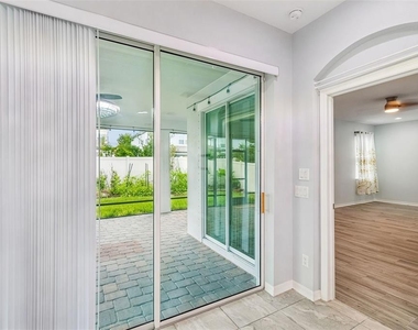 11852 Gavin Lane - Photo Thumbnail 18