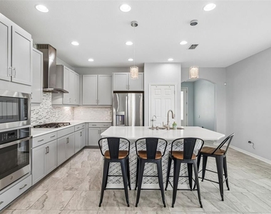 11852 Gavin Lane - Photo Thumbnail 8