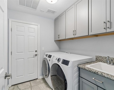 11852 Gavin Lane - Photo Thumbnail 34