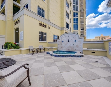 300 Beach Drive Ne - Photo Thumbnail 45