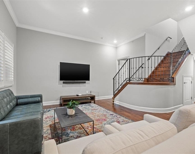 300 Beach Drive Ne - Photo Thumbnail 4