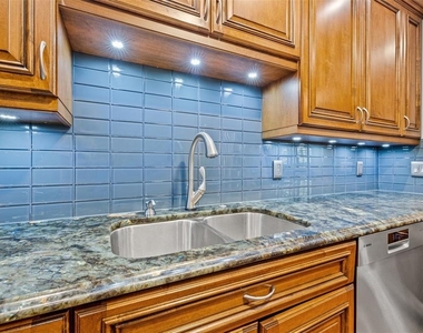 300 Beach Drive Ne - Photo Thumbnail 11
