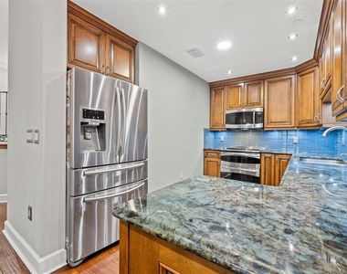 300 Beach Drive Ne - Photo Thumbnail 9