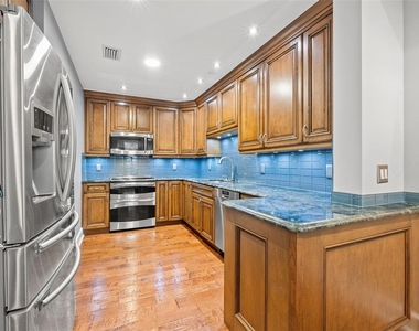 300 Beach Drive Ne - Photo Thumbnail 8