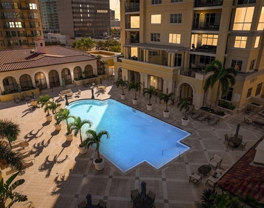 300 Beach Drive Ne - Photo Thumbnail 40