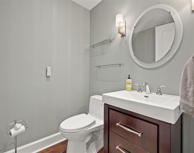 300 Beach Drive Ne - Photo Thumbnail 13