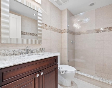 300 Beach Drive Ne - Photo Thumbnail 16