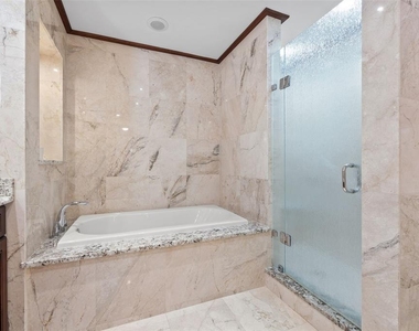 300 Beach Drive Ne - Photo Thumbnail 21