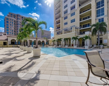 300 Beach Drive Ne - Photo Thumbnail 42