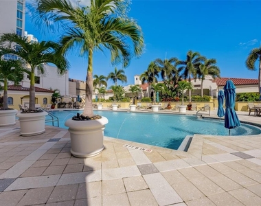 300 Beach Drive Ne - Photo Thumbnail 46