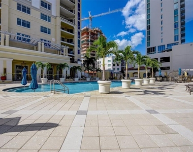 300 Beach Drive Ne - Photo Thumbnail 43