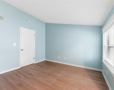 4233 La Sorrento Court - Photo Thumbnail 16