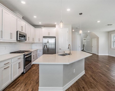 4830 Isola Court - Photo Thumbnail 6