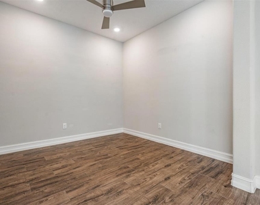 4830 Isola Court - Photo Thumbnail 12
