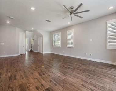 4830 Isola Court - Photo Thumbnail 10
