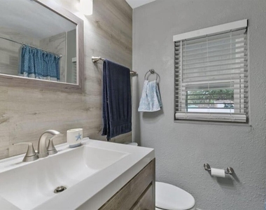 2911 E 97th Avenue - Photo Thumbnail 8