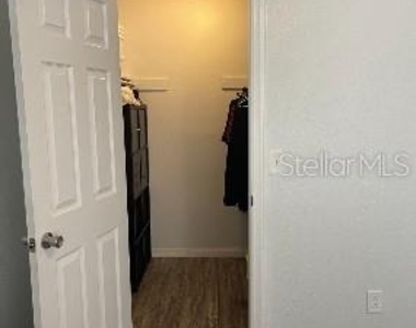 7210 N Manhattan Avenue - Photo Thumbnail 13